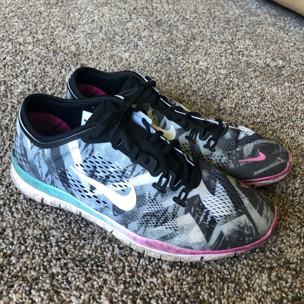 Nike Tennis Shoes